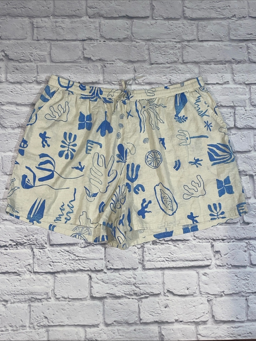 Lucky Brand The Beach Linen Blend Drawstring Shorts. XL. 

Blue Coral Print